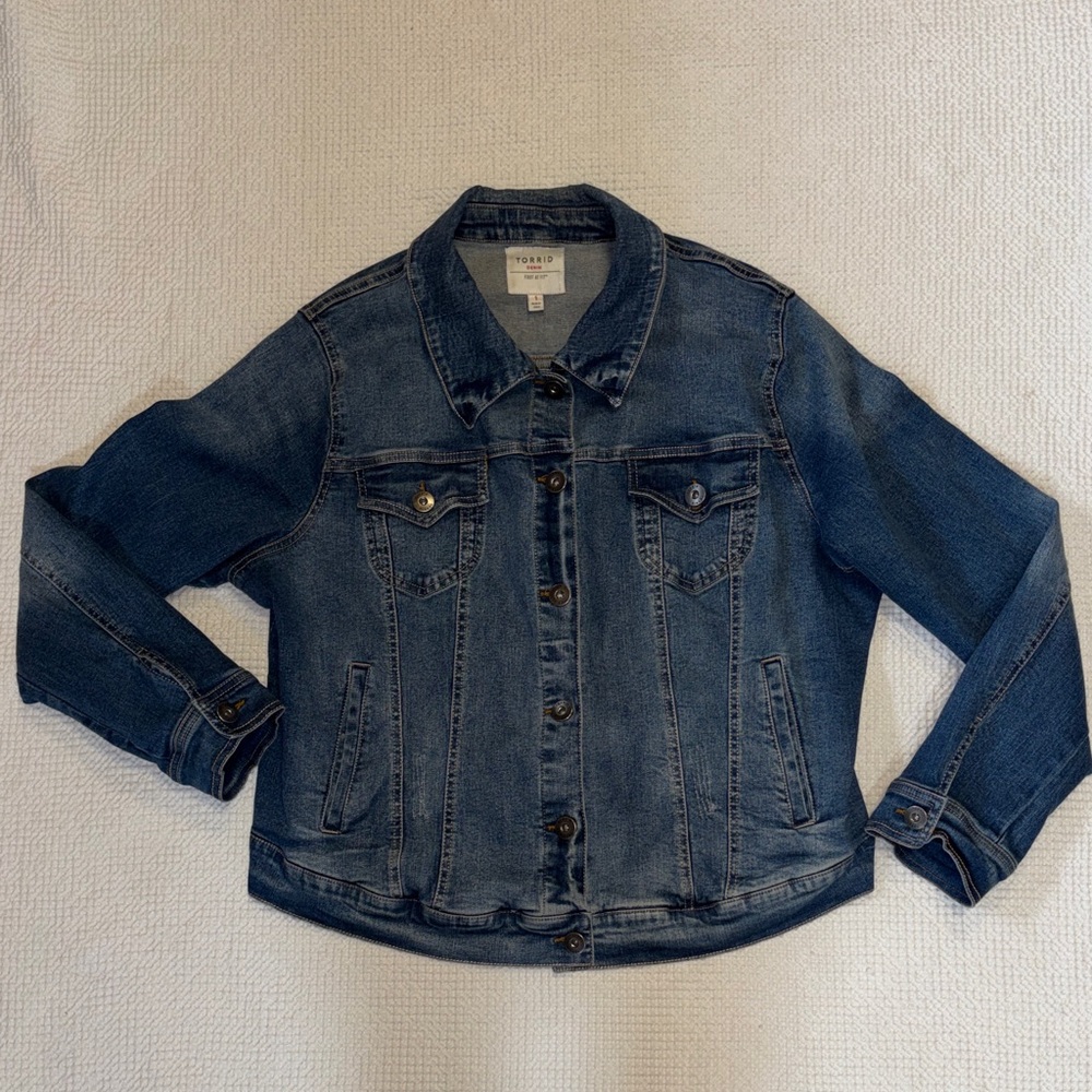 Torrid Blue Wash Jean Jacket, Stretch Fit, Adjustable Waist,  Size 1X, EUC